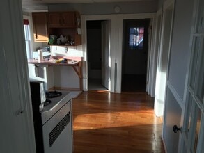 6 Caroline St, Unit Caroline #3 in Worcester, MA - Foto de edificio - Building Photo