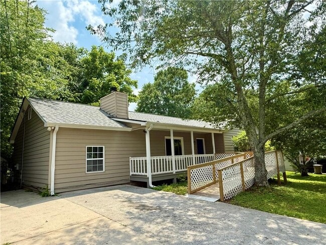 property at 1194 Broward Dr