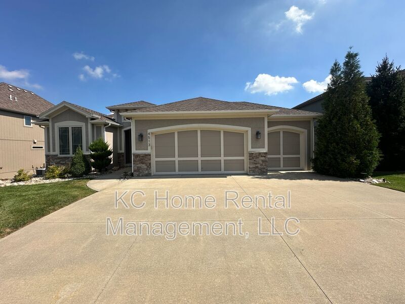 4513 Sienna Ridge in Riverside, MO - Building Photo