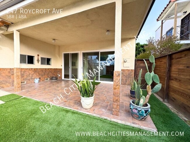 247 Roycroft Ave in Long Beach, CA - Building Photo - Building Photo