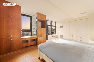 100 United Nations Plaza in New York, NY - Building Photo - Building Photo