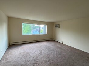 17812 Oak Park Ave-Unit -3N in Tinley Park, IL - Building Photo - Building Photo