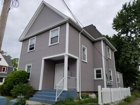 113 Maple Ave, Unit 2 in Riverside, RI - Building Photo