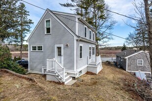 28 G Hideaway Rd in Bourne, MA - Building Photo