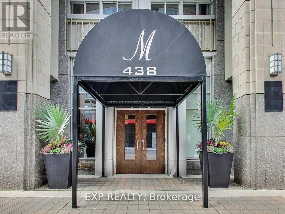 438-1438 Richmond St W in Toronto, ON - Building Photo