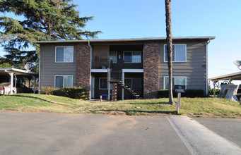 19810 N Highway 99 in Acampo, CA - Foto de edificio - Building Photo