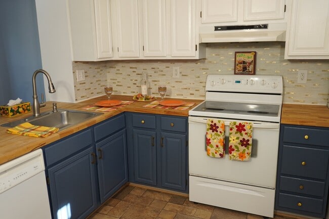 25 Stillwood Cir in White Marsh, MD - Building Photo - Building Photo