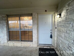 2213 Creekside Ln-Unit -B in Georgetown, TX - Foto de edificio - Building Photo