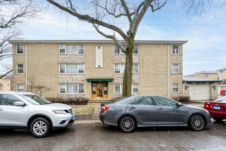 5240 N Oakview St in Chicago, IL - Building Photo - Building Photo