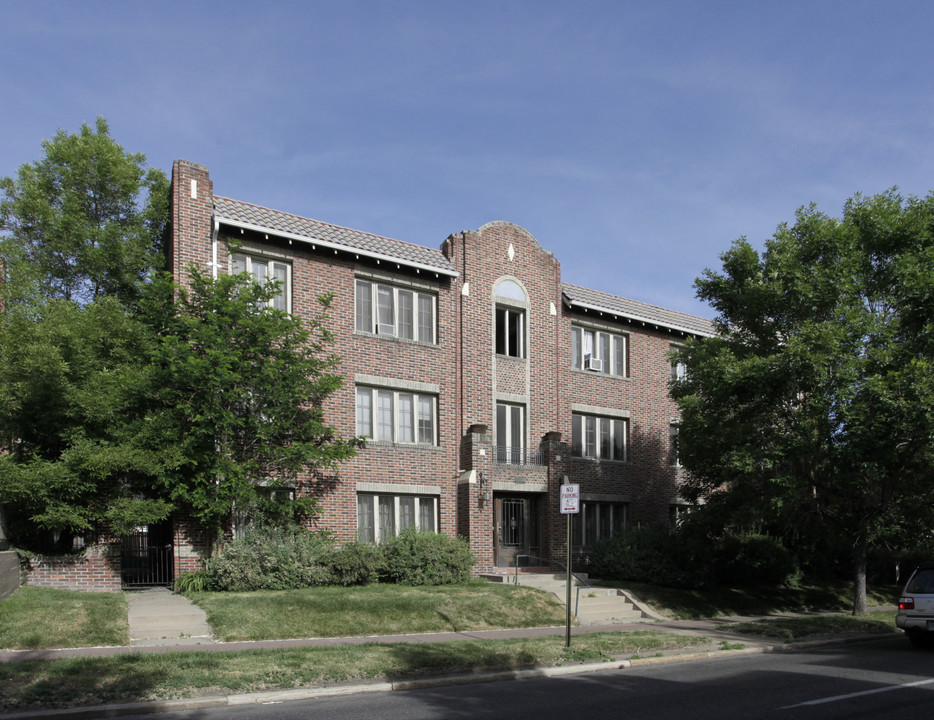 Downing Manor in Denver, CO - Building Photo