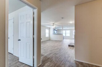 325 Chalkstone Dr in Fort Worth, TX - Building Photo - Building Photo