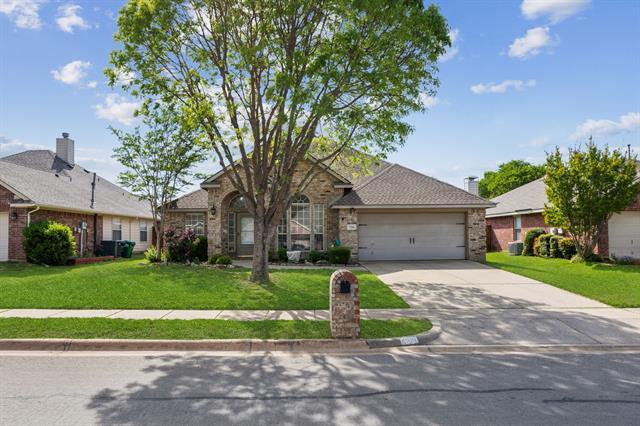 7216 Riverchase Trail in Denton, TX - Foto de edificio