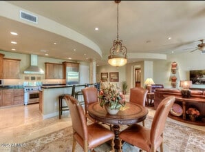 8 Biltmore Estates Dr in Phoenix, AZ - Building Photo - Building Photo