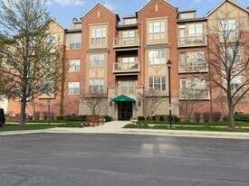 1914 Farnsworth Ln in Northbrook, IL - Building Photo