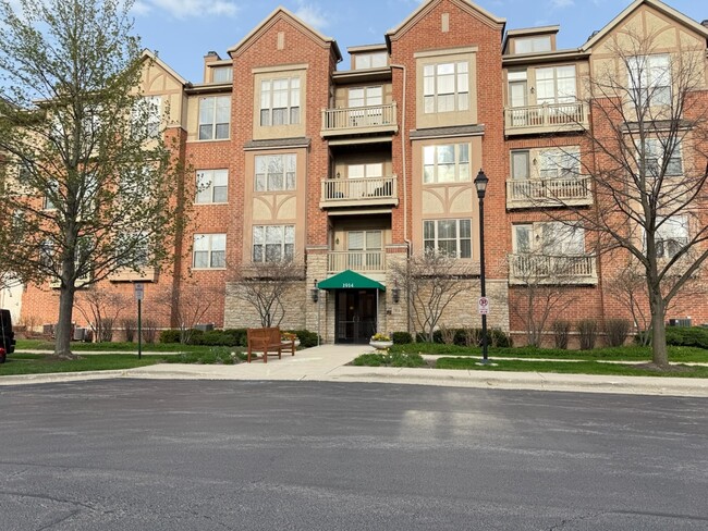 property at 1914 Farnsworth Ln