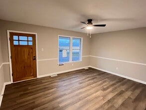 1506 Coleman Ave in Athens, AL - Foto de edificio - Building Photo