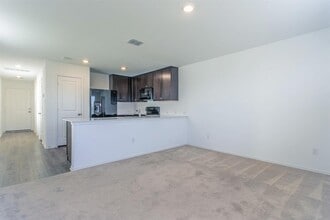 460 Marty Allen Lp in Jarrell, TX - Building Photo - Building Photo