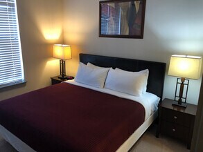 6000 Carnegie Blvd in Charlotte, NC - Building Photo - Building Photo