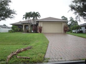 1009 SW 33rd Terrace in Cape Coral, FL - Building Photo