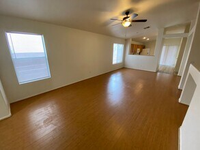 10475 Lilac Tree Ave in Las Vegas, NV - Building Photo - Building Photo