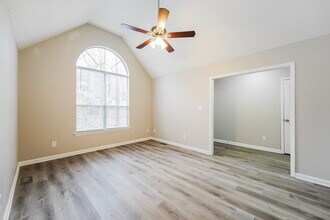 15826 Lawyers Rd in Matthews, NC - Foto de edificio - Building Photo