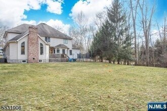 16 Indian Hill Rd in Montville, NJ - Foto de edificio - Building Photo