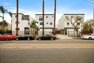 4322 Rosewood Ave in Los Angeles, CA - Building Photo