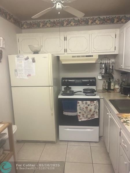 18 Oakridge B in Deerfield Beach, FL - Building Photo
