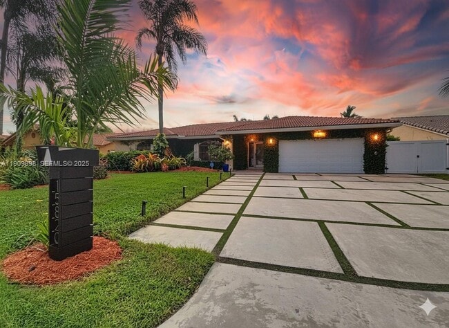 property at 15820 Sedgewyck Cir N