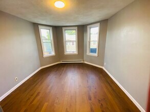 37 Maverick St-Unit -3 in Chelsea, MA - Building Photo - Building Photo