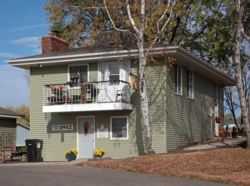 Country Club Terrace MHC in Hutchinson, MN - Building Photo