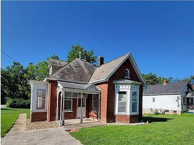 property at 216 E Walton St