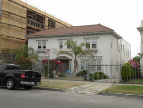 Residential Condominium in Los Angeles, CA - Building Photo - Building Photo