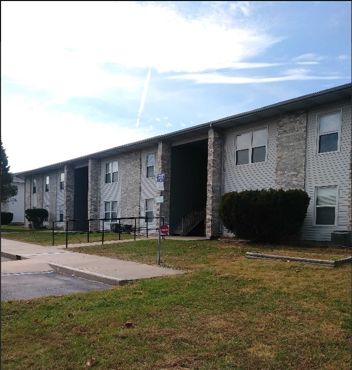 Sycamore South Apartments in Aurora, MO - Building Photo