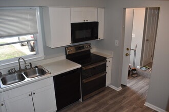 5559 New Colony Dr in Virginia Beach, VA - Building Photo - Building Photo