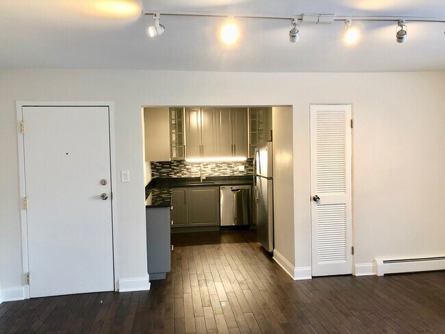 526 W Roscoe St in Chicago, IL - Building Photo - Building Photo