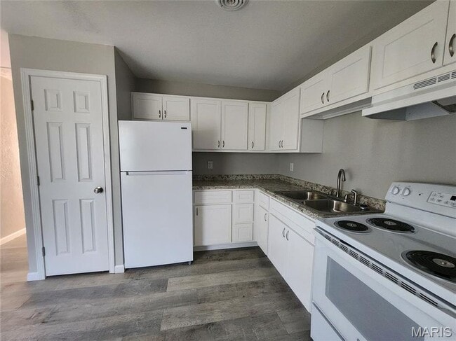 703 St Paul Dr in Sauget, IL - Building Photo - Building Photo