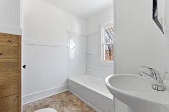 223 Elmhurst Rd in Dayton, OH - Building Photo - Building Photo