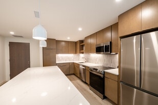 44 Springside in Arlington, NY - Building Photo