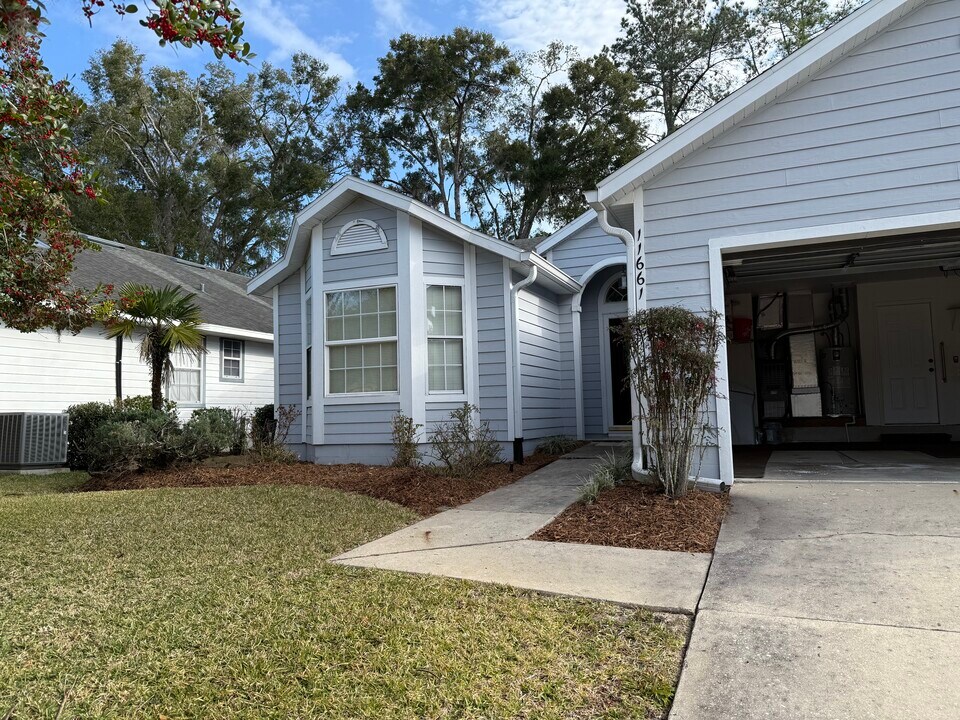 11661 Creek Dr in Alachua, FL - Foto de edificio