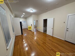 16 Chelsea St, Unit Chelsea St in Boston, MA - Building Photo - Building Photo
