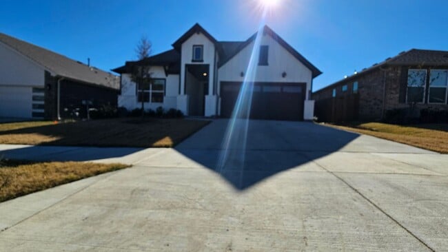 1405 Razorbill Rd in Denton, TX - Building Photo - Building Photo