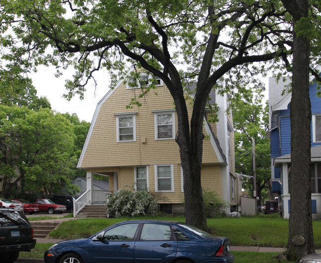 410 11th Ave SE in Minneapolis, MN - Foto de edificio - Building Photo