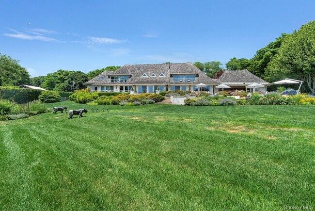 316 Deerfield Rd in Water Mill, NY - Building Photo - Building Photo