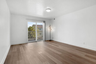 Clinton Towne Center Apartments in Clinton, UT - Foto de edificio - Building Photo