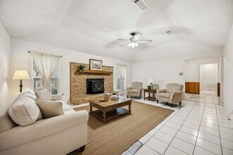 2210 County Rd 769B in Brazoria, TX - Foto de edificio - Building Photo