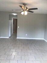 124 Peacock St in Cochran, GA - Building Photo