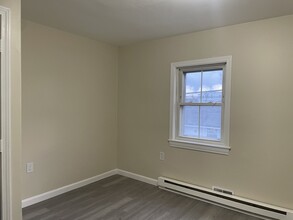 6 Dolphin Ave, Unit 2 in Revere, MA - Building Photo - Building Photo