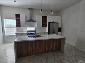 8 N Revolution St in Edinburg, TX - Building Photo - Building Photo