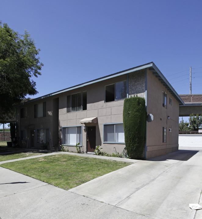 1619 Picadilly Way in Fullerton, CA - Building Photo